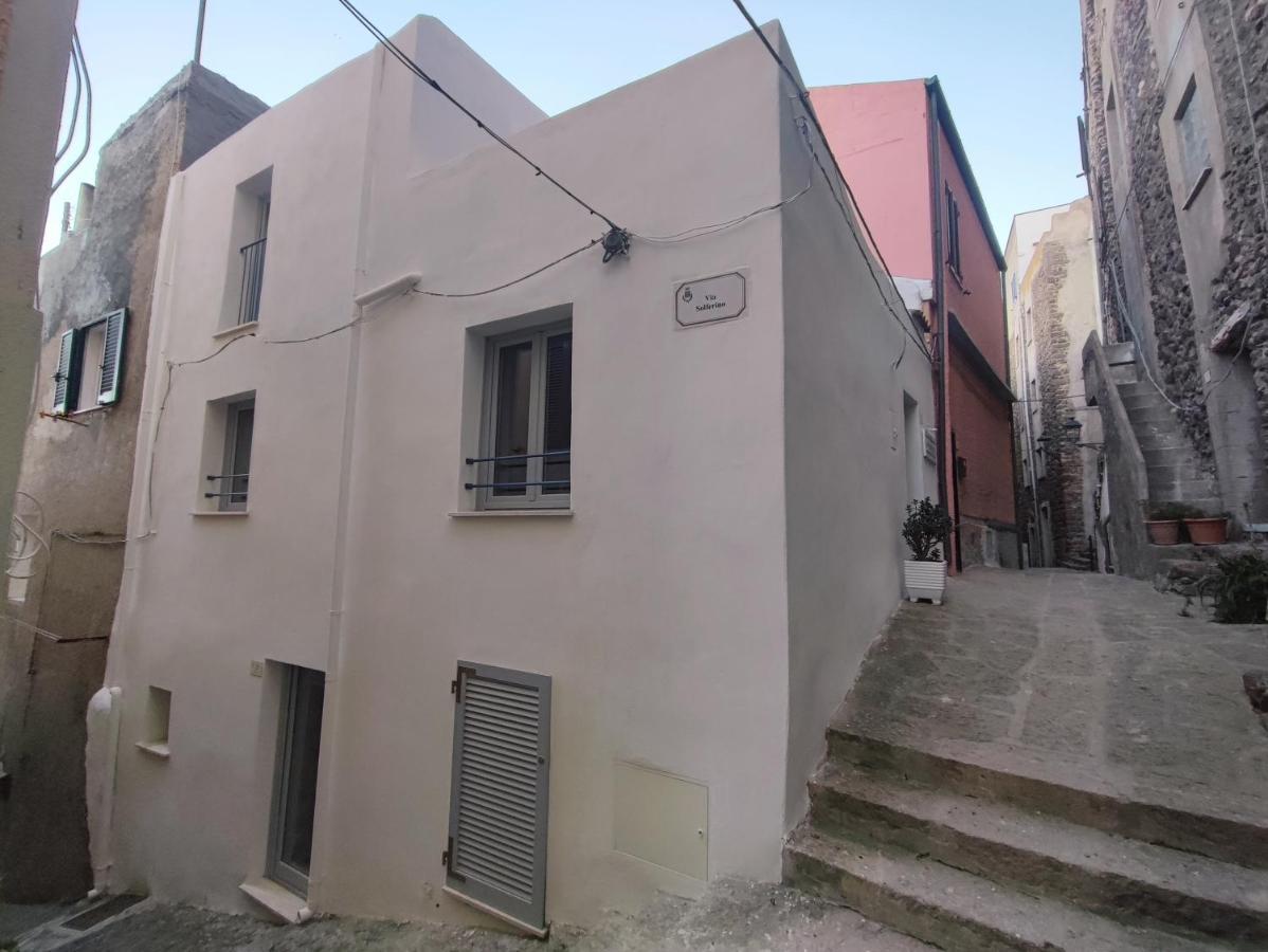 Residenza Nel Borgo L'Appusentu Bed & Breakfast Castelsardo Exterior foto