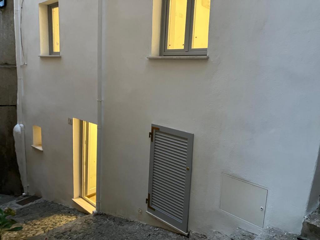 Residenza Nel Borgo L'Appusentu Bed & Breakfast Castelsardo Exterior foto